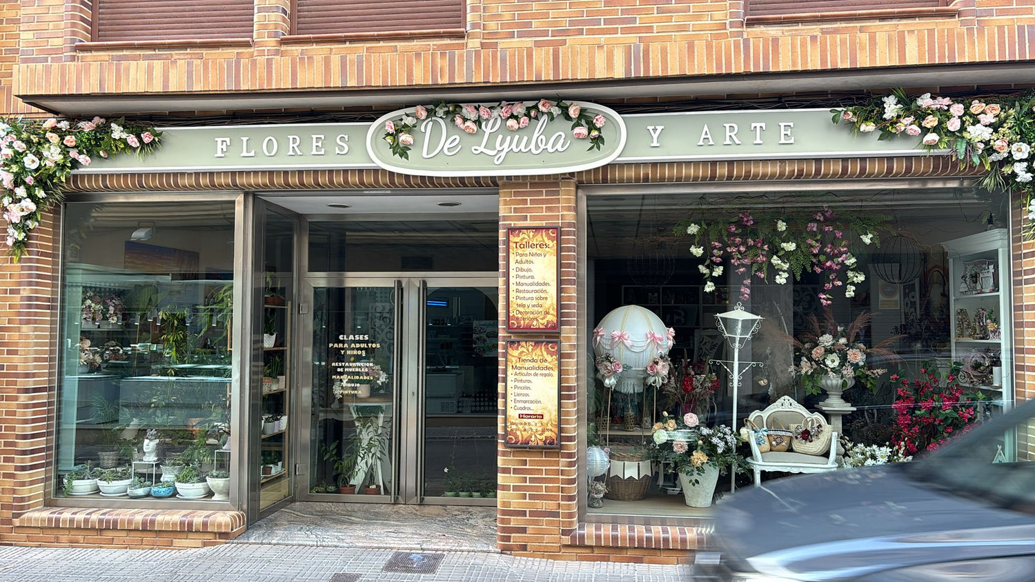 FLORISTERÍA VILLARROBLEDO: Flores y Arte de Lyuba