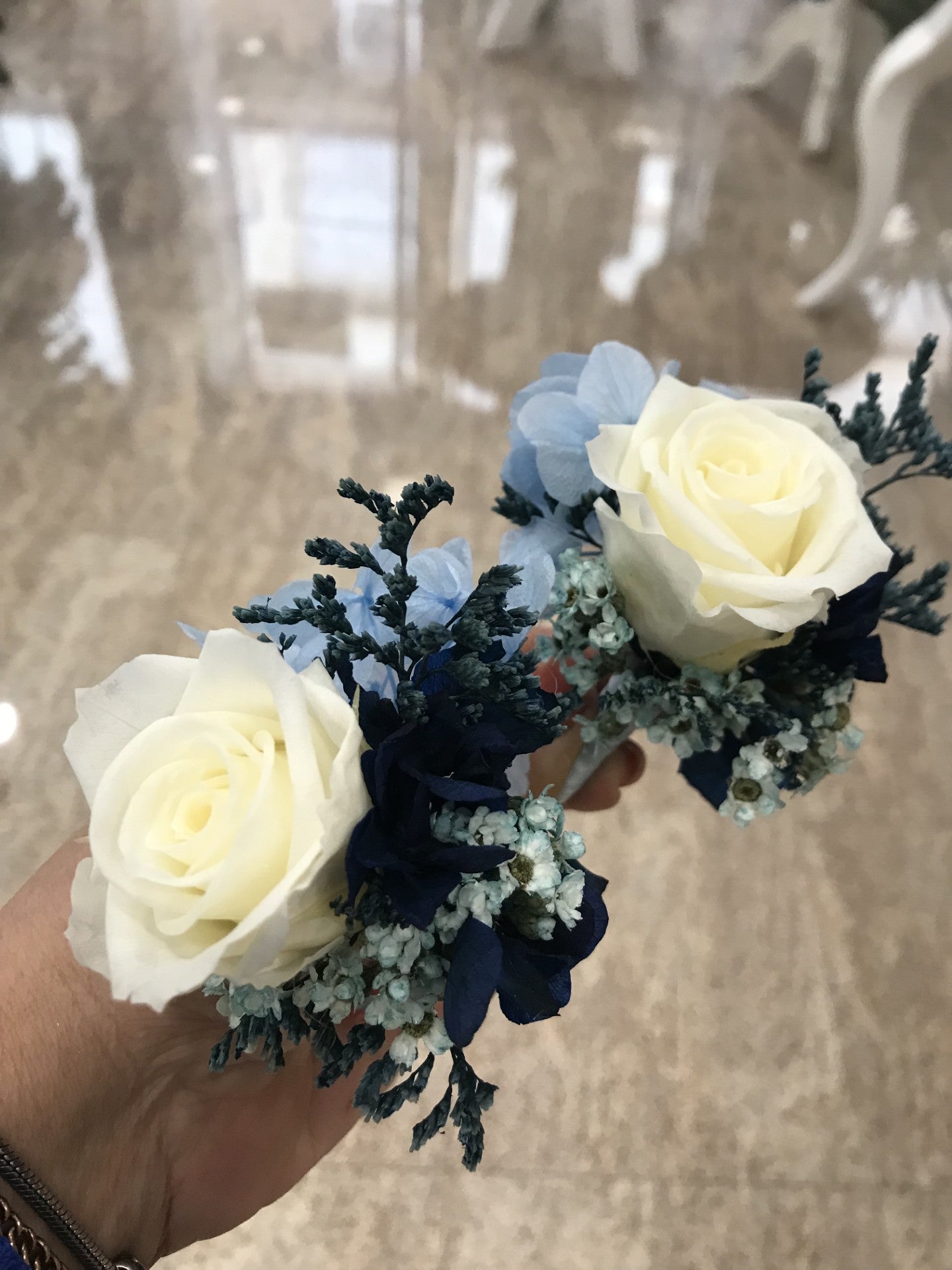 Conjunto de ramo de novia  y prendido de novio, de flores preservadas